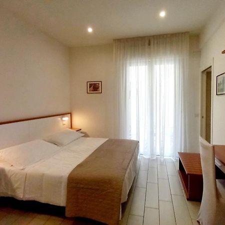 Hotel Brotas ริมินี ภายนอก รูปภาพ