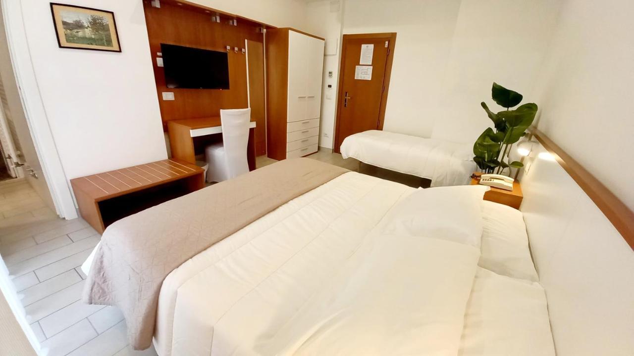 Hotel Brotas ริมินี ภายนอก รูปภาพ