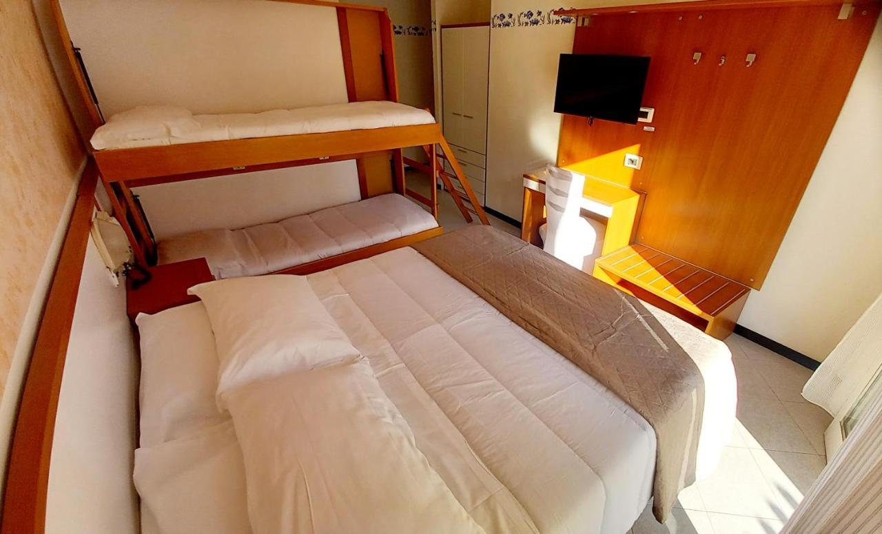 Hotel Brotas ริมินี ภายนอก รูปภาพ