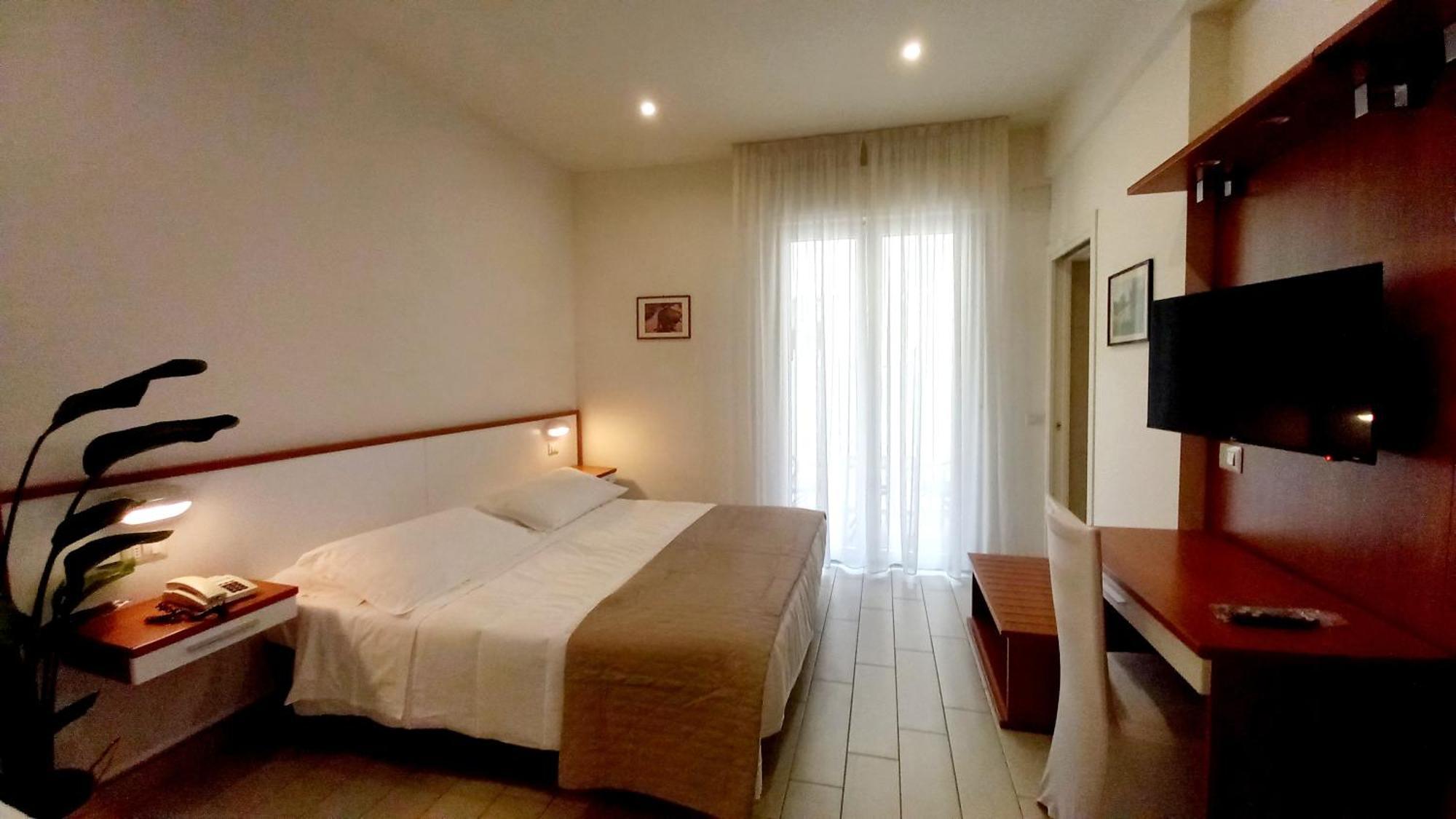 Hotel Brotas ริมินี ภายนอก รูปภาพ