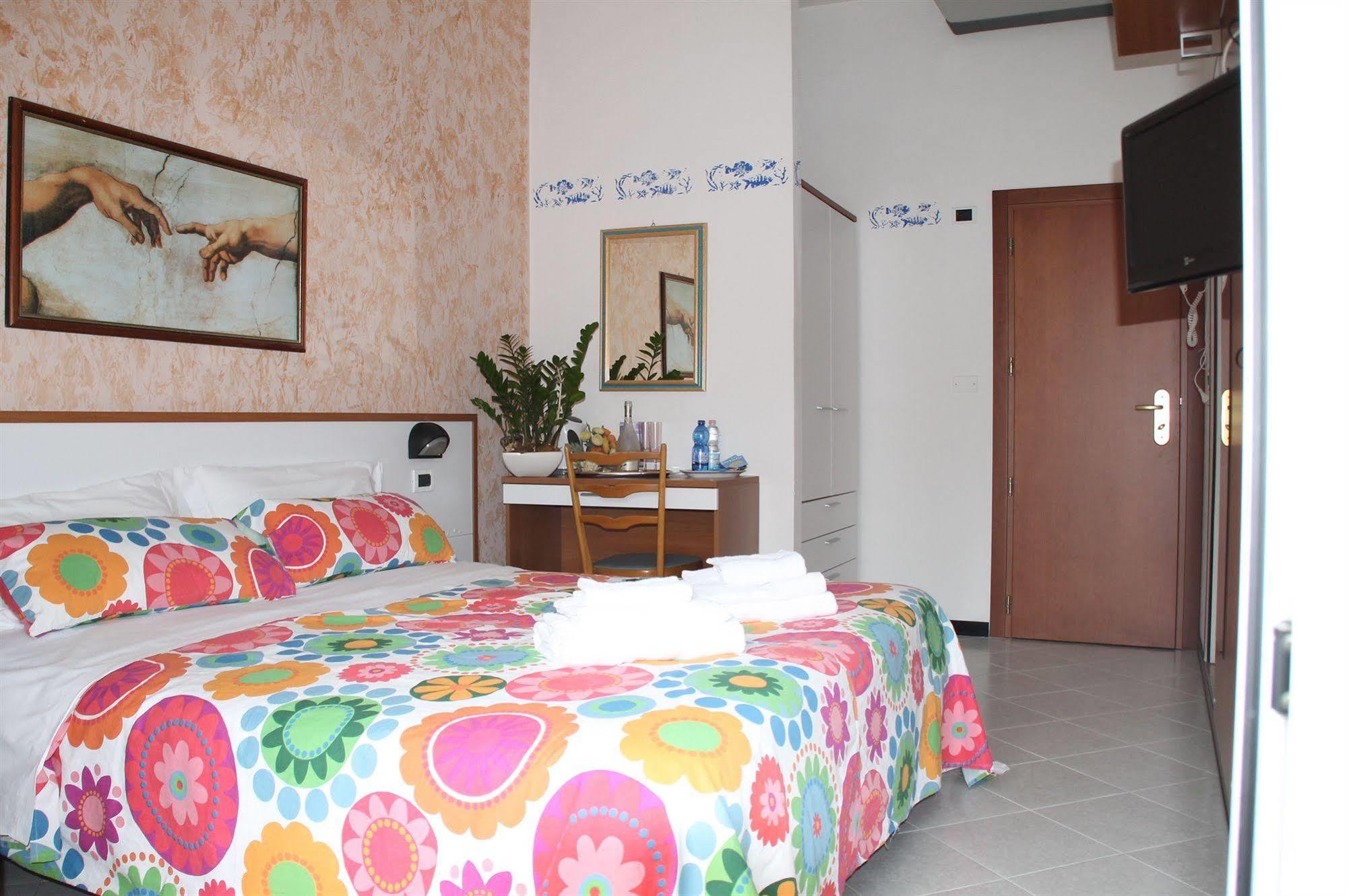 Hotel Brotas ริมินี ภายนอก รูปภาพ
